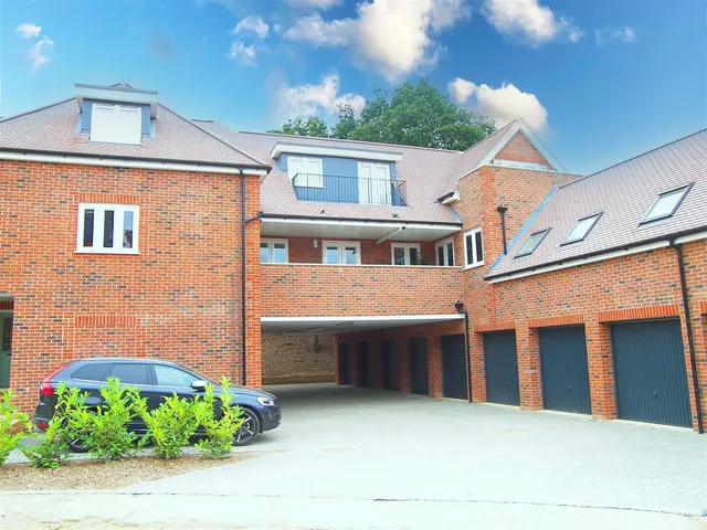 Green Close, Brookmans Park, Hertfordshire AL9 7ST, photo 1