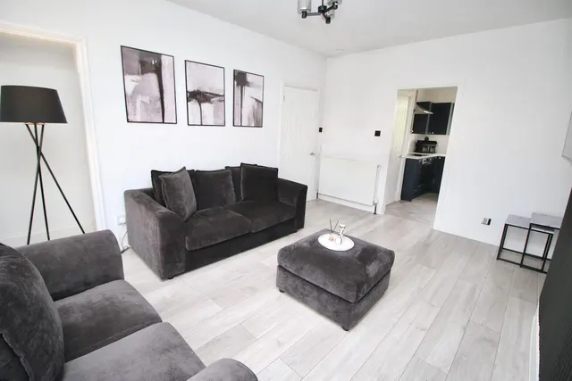 Photo 3 — Carntyne Road, Glasgow, G32 6NF