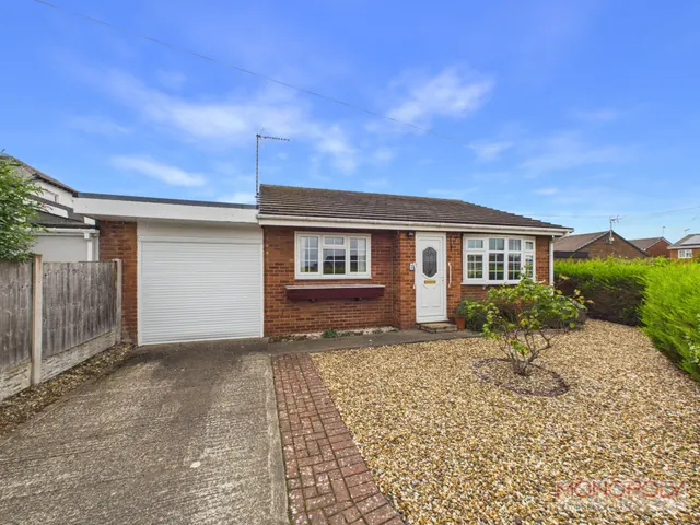 Maple Close, Marford, LL12, photo 1