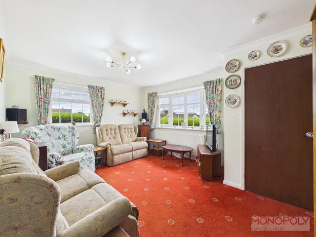 Maple Close, Marford, LL12, photo 2