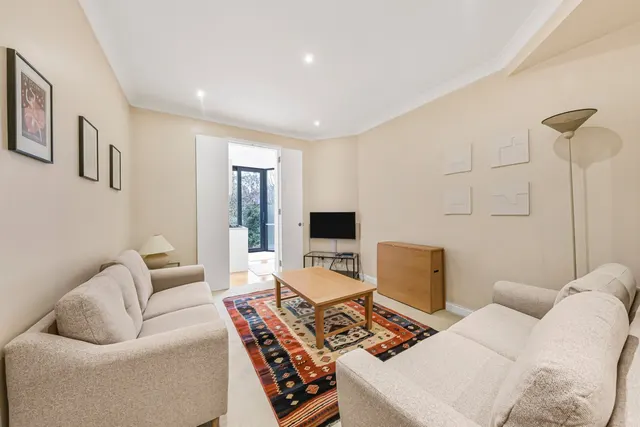 North End Road, London, NW11, photo 1