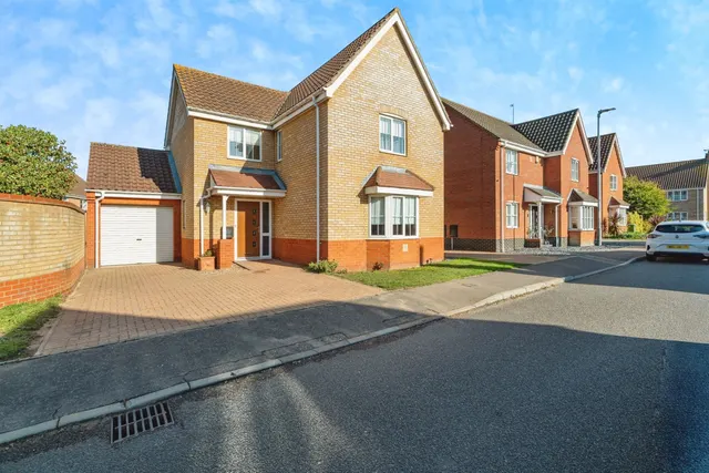 Photo 3 — Seafields Drive, Hopton, Great Yarmouth
