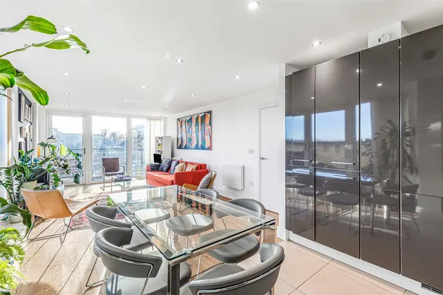 Roehampton Lane, London, SW15, photo 2