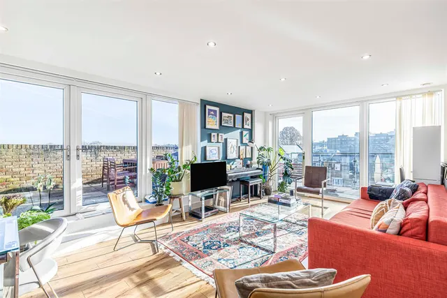 Roehampton Lane, London, SW15, photo 1