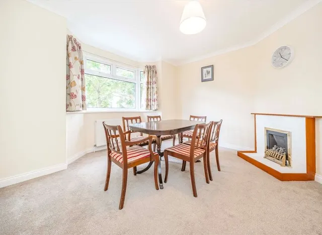 Photo 3 — Lionel Road North, Brentford, TW8
