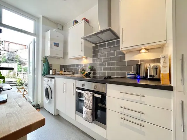 Photo 3 — Fenwick Road, London SE15 4HS