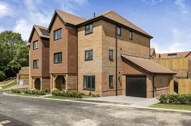 Photo 2 — Hackney Way, Mortimer Common, Reading, Berkshire, RG7 3WF