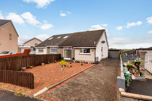 Livingstone Quadrant, Shotts, photo 1