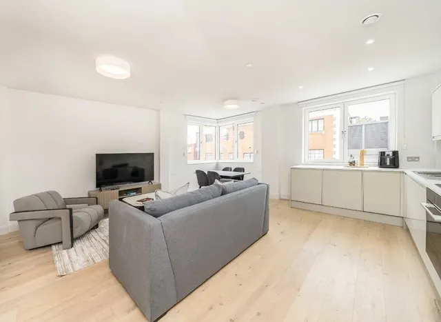 Stonhouse Street, London, SW4, photo 1