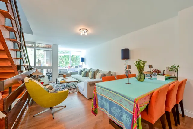 14 Levana Close, London, photo 1