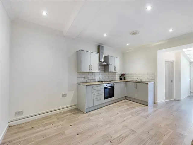High Street, Rhondda Cynon Taf, CF45, photo 2