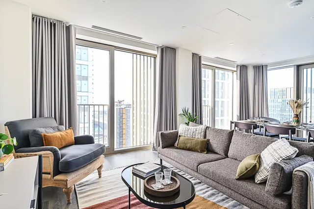 London, E20, photo 1