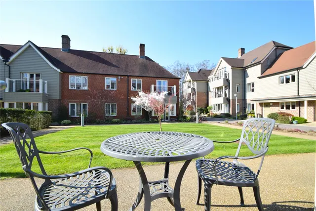 Hammond Way, Yateley, Hampshire, GU46 7AG, photo 1