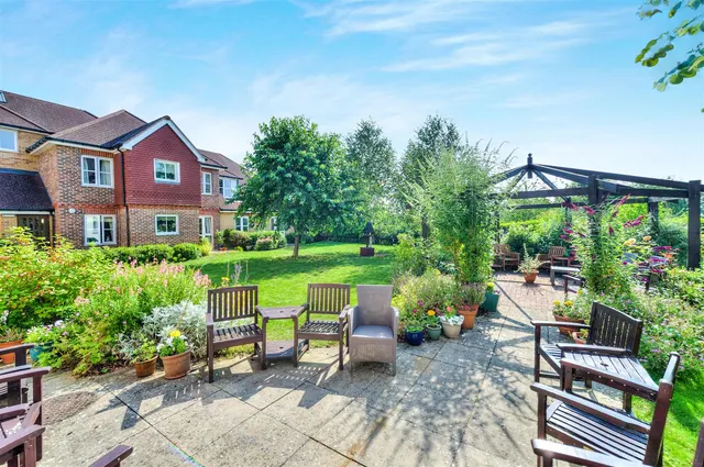 Buckingham Road, Brackley, NN13, photo 1