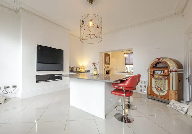 Clarendon Square, Leamington Spa, Warwickshire, CV32, photo 1