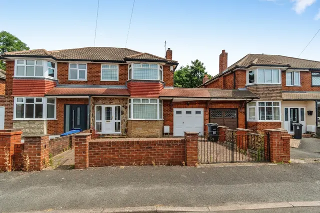 Georgina Avenue, Bilston, WV14, photo 1