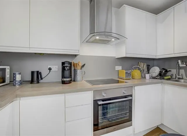 Photo 3 — Ashburn Gardens, South Kensington, SW7