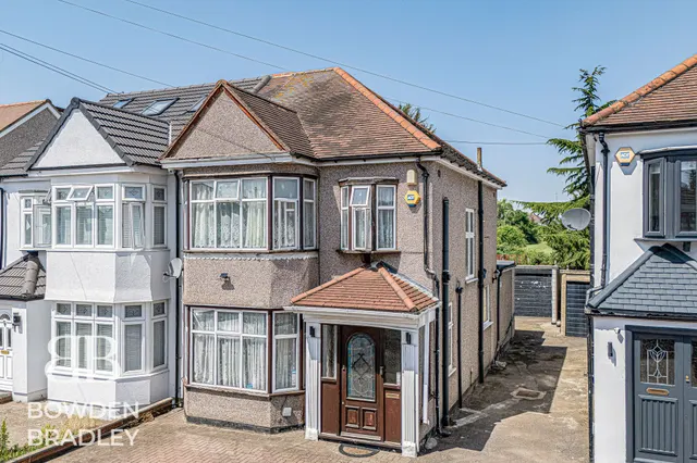 Wensleydale Avenue, Clayhall, IG5, photo 1