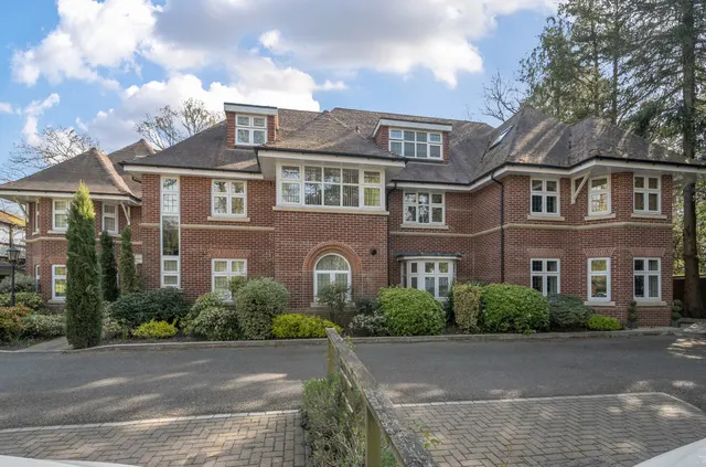 Knightsbridge Road, Camberley, Surrey, GU15 3TS, photo 1