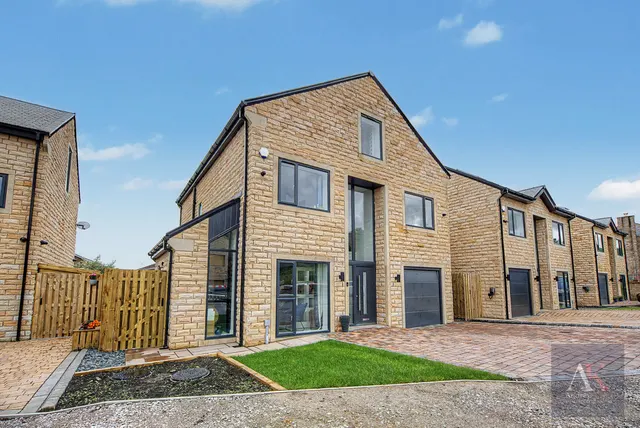 Chestnut Way, Littleborough OL15 8RW, photo 1