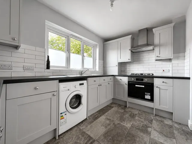 Photo 2 — Lennox Close, GRAYS, Essex, RM16