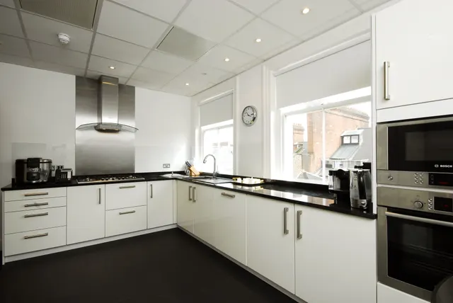 Photo 2 — 10 Cumberland House, Kensington Road, London