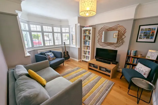 Hollies Avenue, West Byfleet, KT14, photo 3