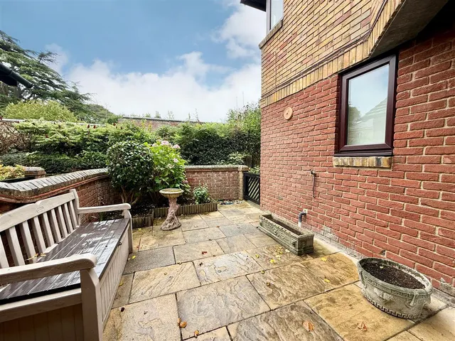 Photo 3 — Garden Mews, Warsash