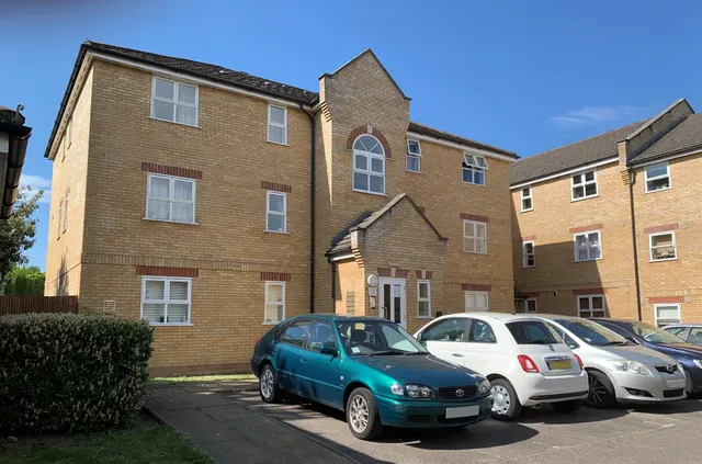 Kirkland Drive, Enfield, photo 1
