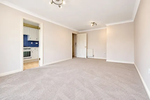 Cobham Close, Enfield, EN1, photo 2