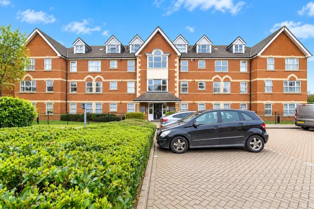 Cobham Close, Enfield, EN1, photo 1