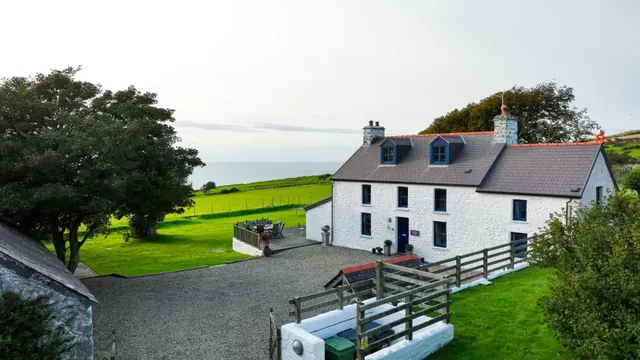 Erwan Fach, Llangrannog, SA44, photo 2