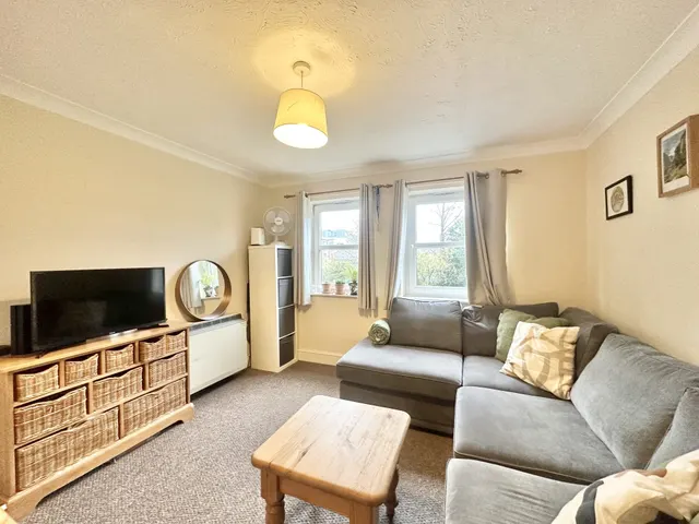 Photo 2 — Flat 12, Underwood House, Bedford, 4 Rothsay Gardens, MK40 3QB