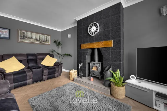 Charles Avenue, New Waltham, DN36, photo 2