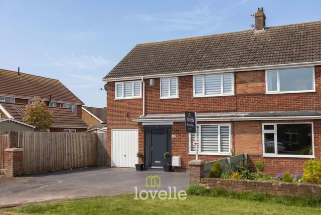 Charles Avenue, New Waltham, DN36, photo 1