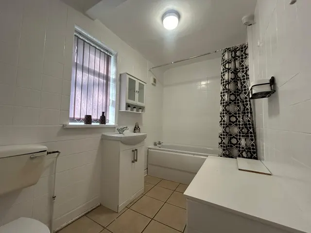 St. Georges Road, Newcastle-Under-Lyme, ST5, photo 2