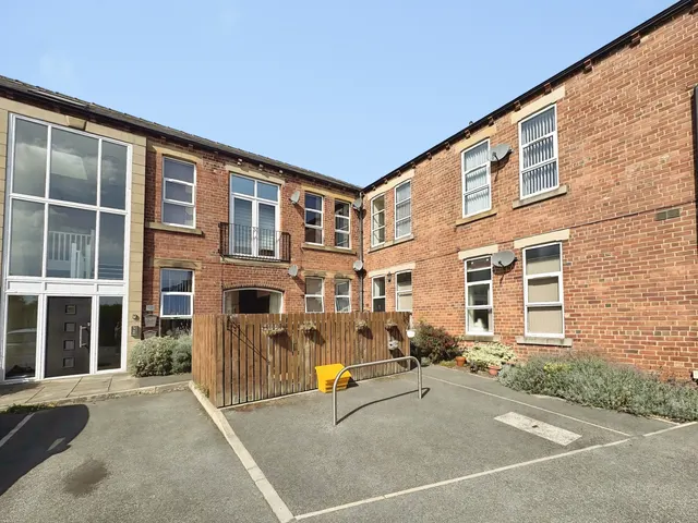 Peel Court Peel Street, Morley, LS27, photo 1