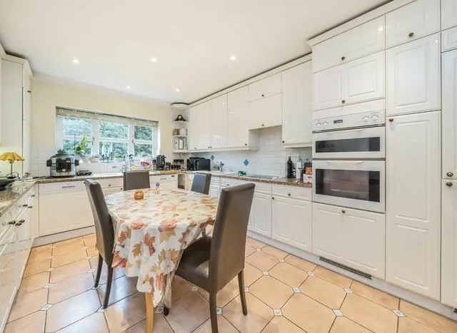 Photo 2 — Hanbury Close, Hendon, NW4