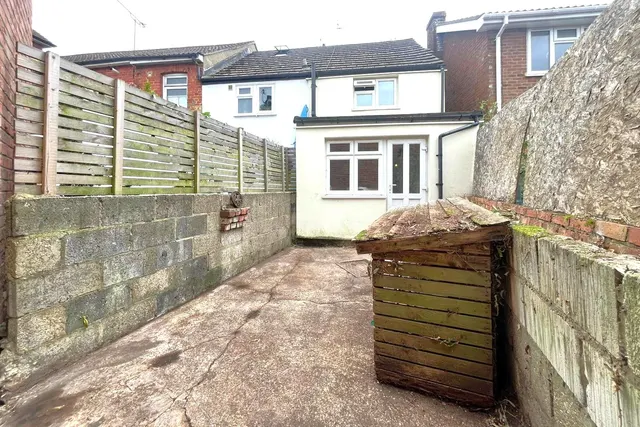 Photo 2 — Farnborough Road, Farnham, Surrey, GU9 9BD