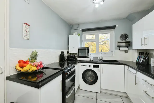 Neal Court, Waltham Abbey, EN9, photo 2