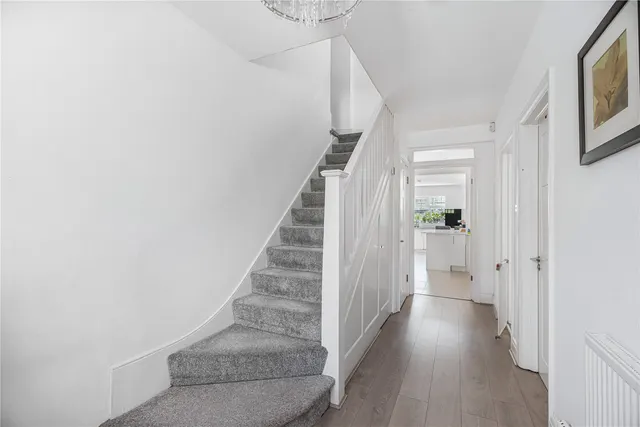 Gresham Avenue, London, N20, photo 2