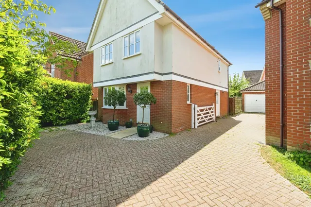 Blackthorn Close, Diss, photo 1