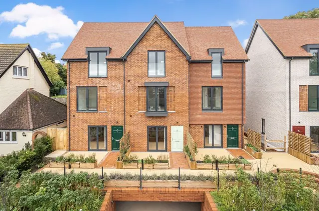 Photo 3 — The Grove, Coulsdon CR5 2FU