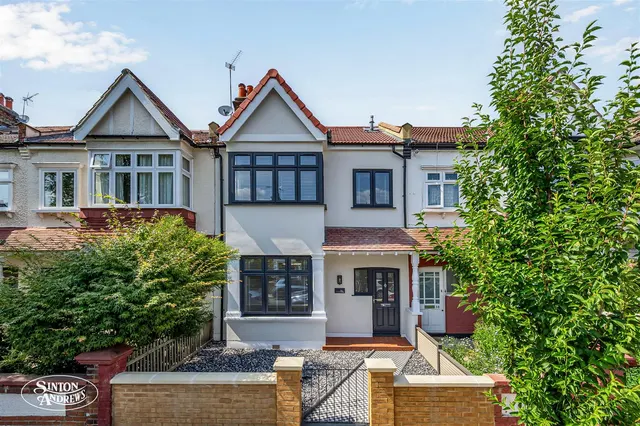 Claygate Road, Northfields, photo 1