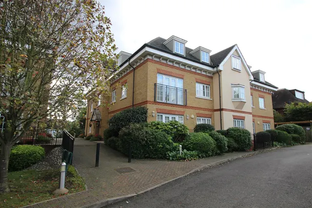 Hale Lane, Edgware, HA8, photo 1