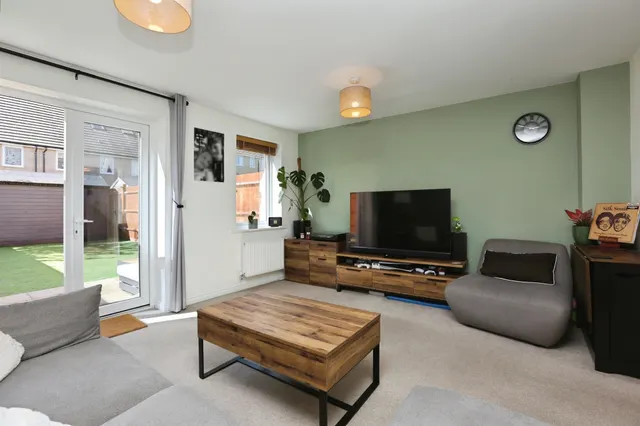 Photo 3 — Solebay Way, Gosport