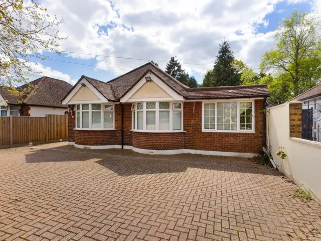 Green Lane, Chertsey, KT16, photo 1