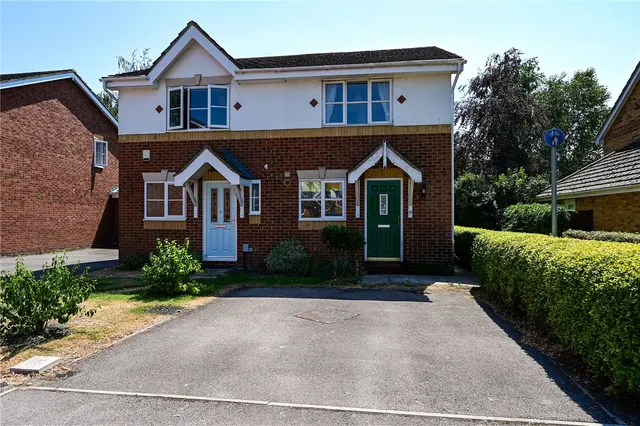 Lincoln Close, Ash Vale, Guildford, Surrey, GU12 5SU, photo 1