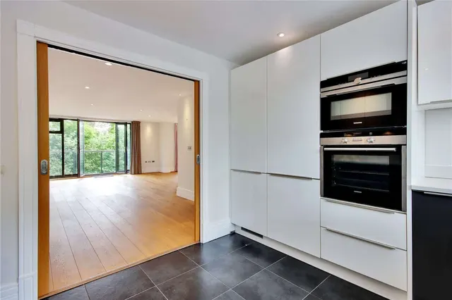 Photo 3 — Southgate Place, South Park, Sevenoaks, Kent, TN13 1ED