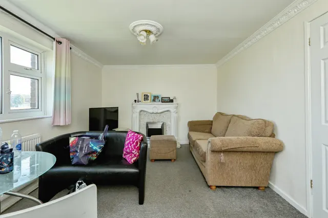 Photo 2 — Treefield Close, Wingfield, Rotherham